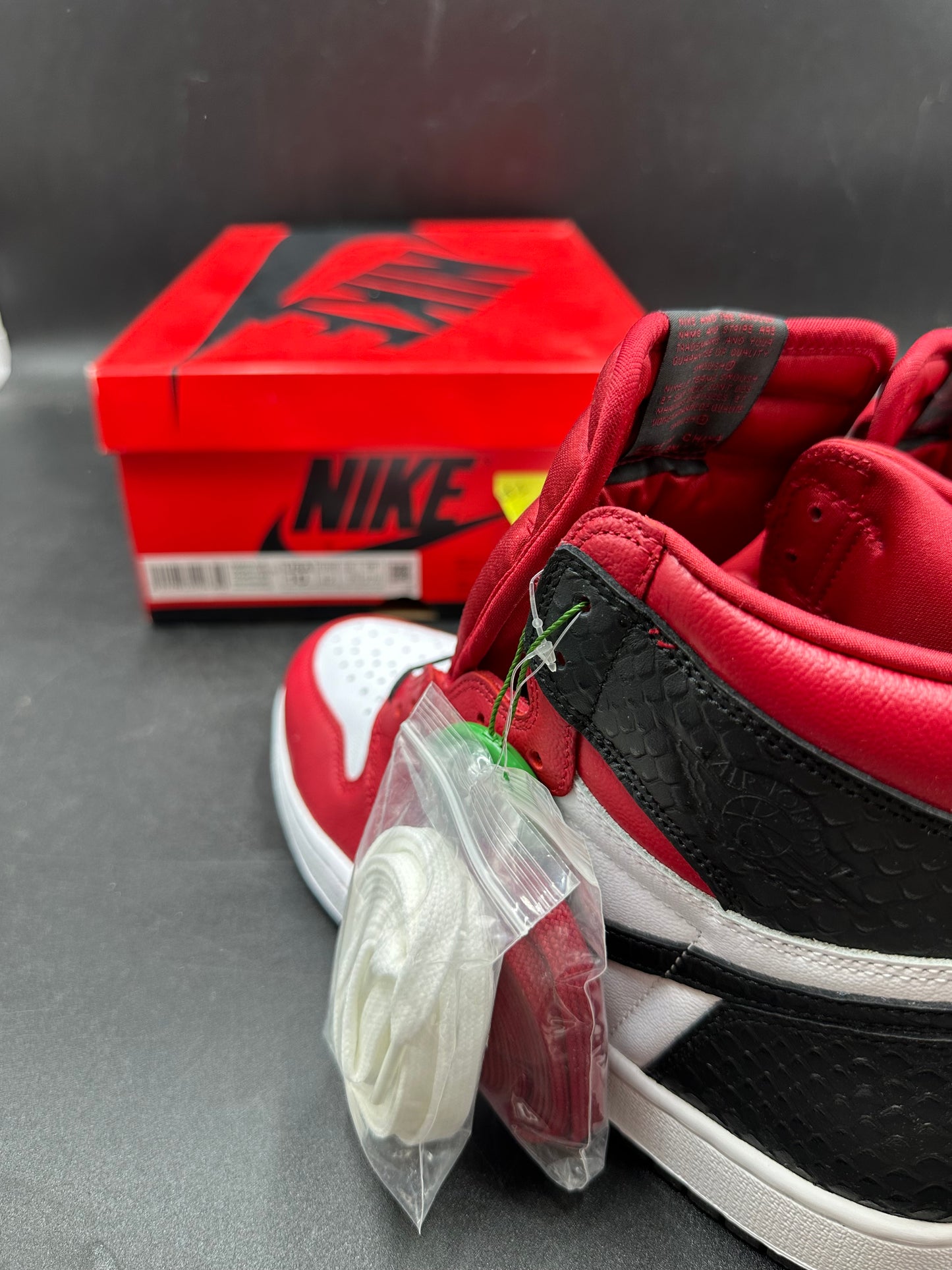 Jordan 1 High Satin Snake (w)