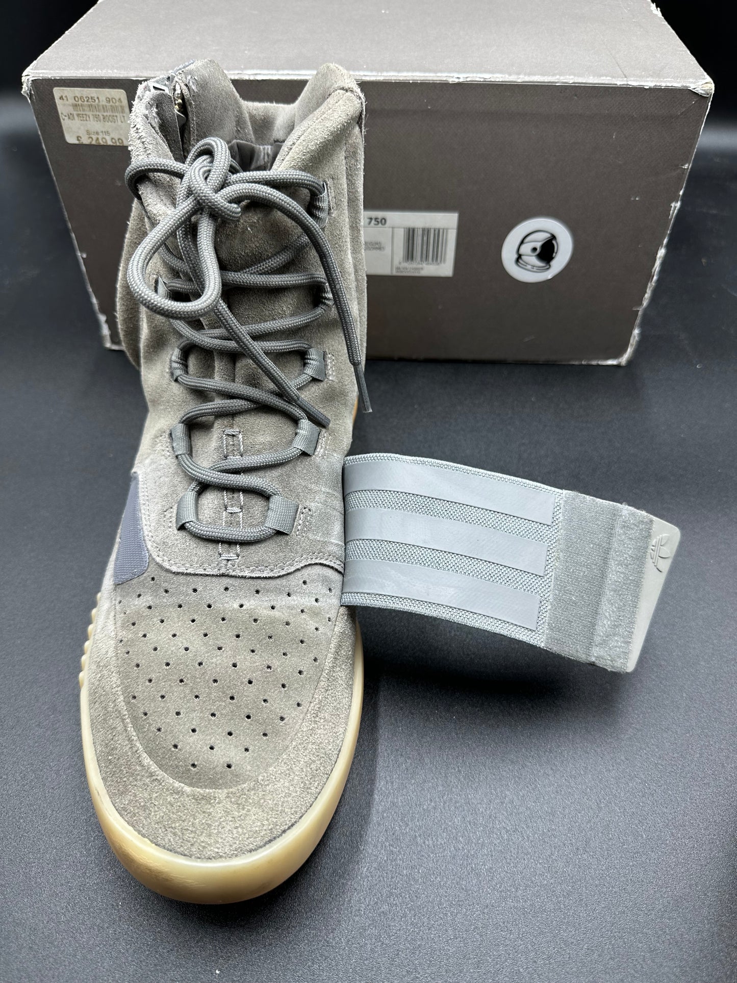 Yeezy 750 Light gray GLID